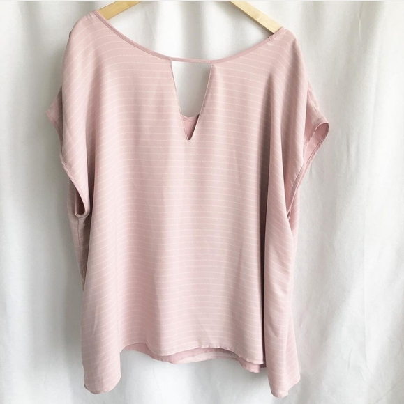 No brand tag, soft pink and white stripe top - Picture 2 of 3